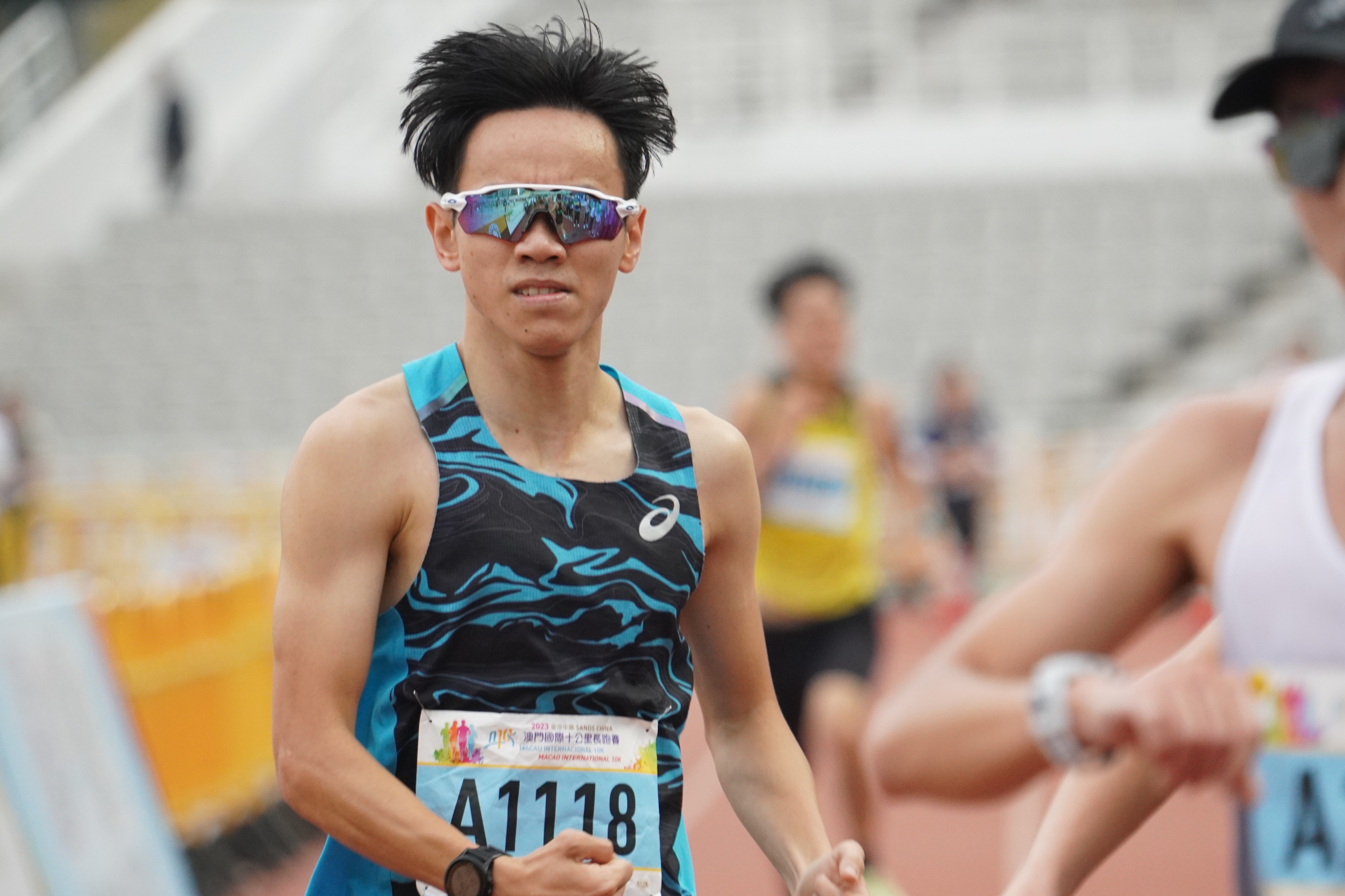 5 黃展華以33分59秒抵達奪冠.JPG